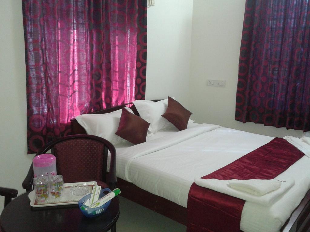 فندق مهاباليبورامفي  فندق يس واي إن الغرفة الصورة